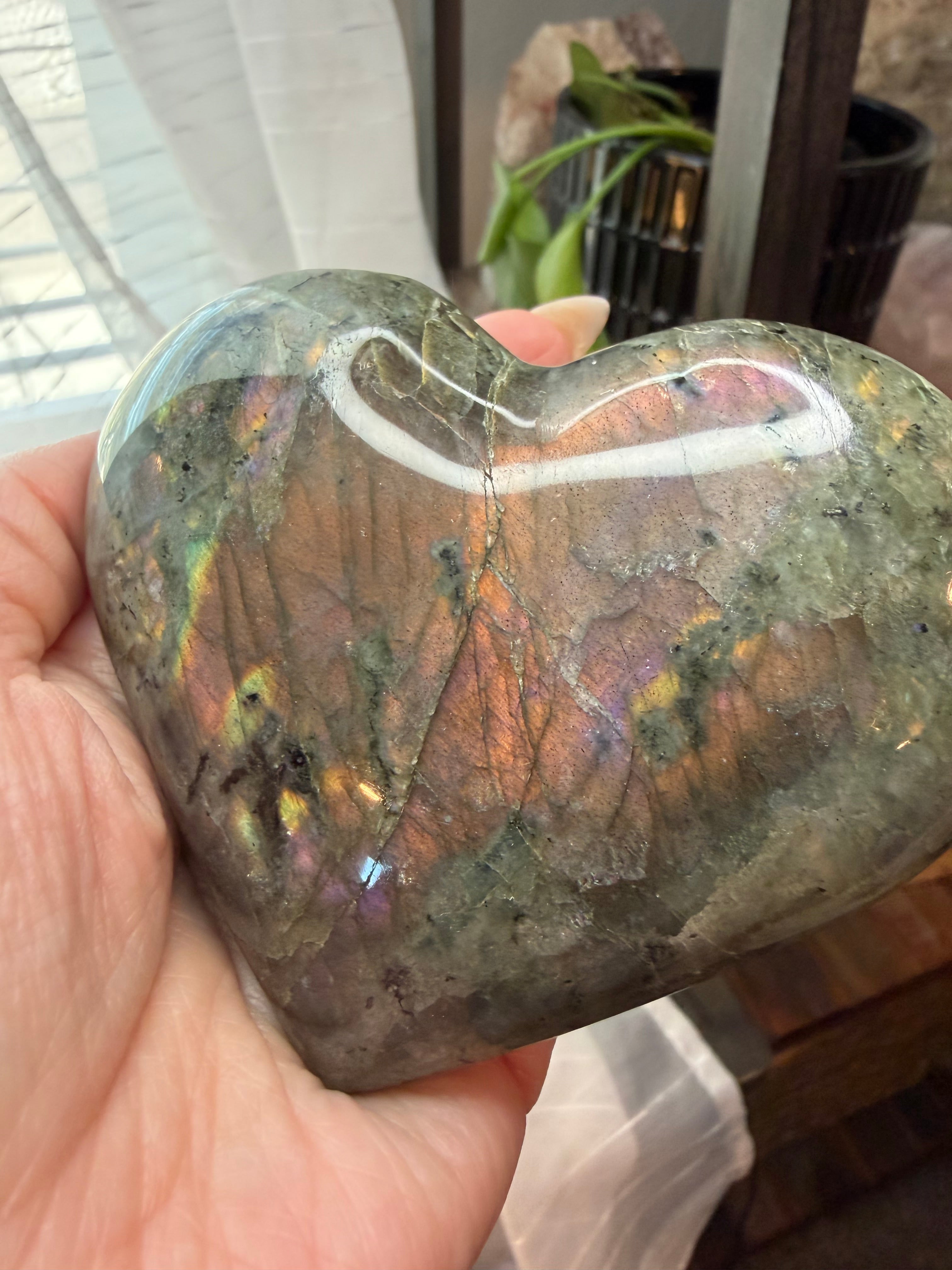 Labradorite Polished
Stone Heart 3.5" - Flashy
Iridescent Mineral
Specimen