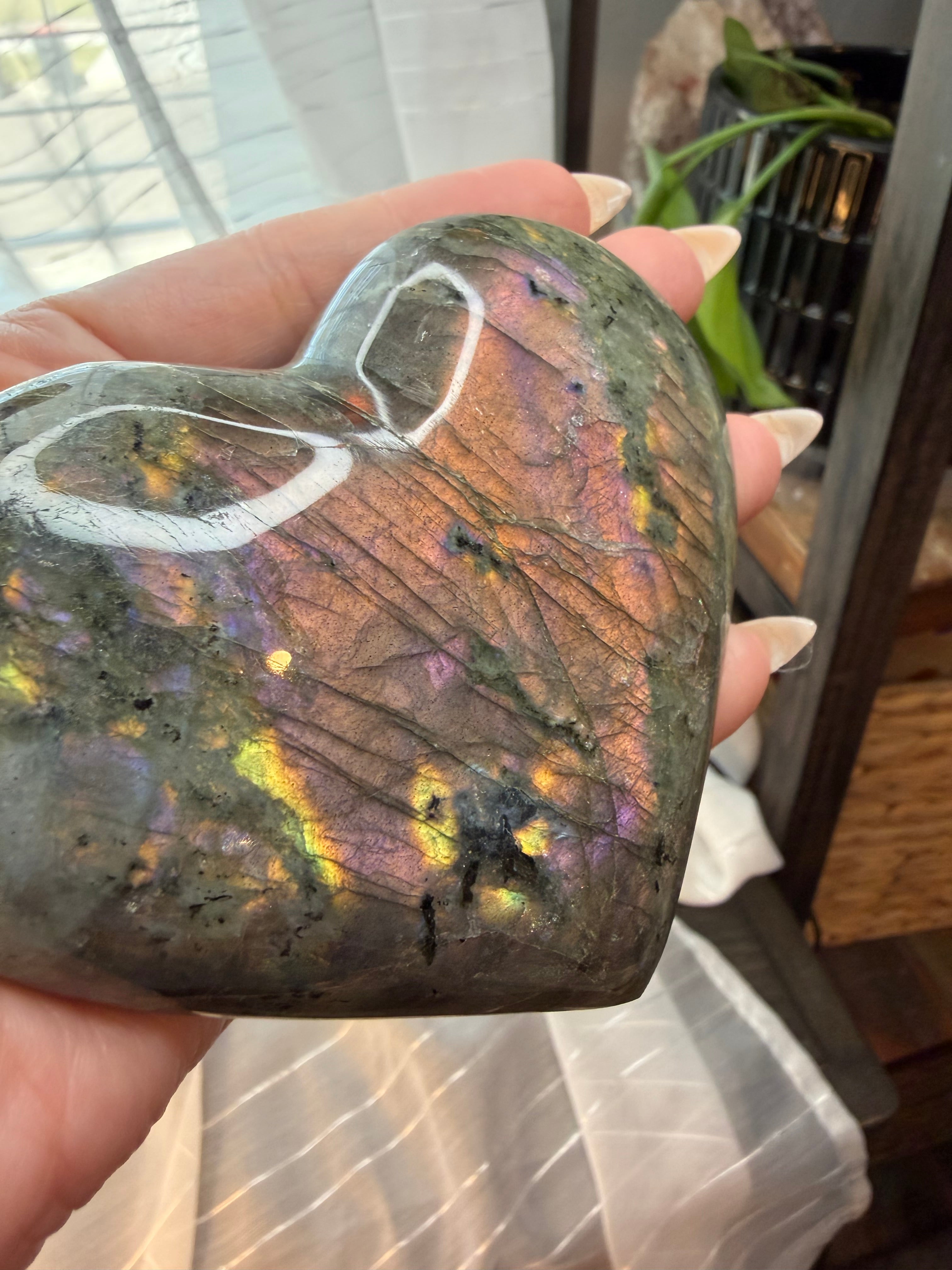 Labradorite Polished
Stone Heart 3.5" - Flashy
Iridescent Mineral
Specimen