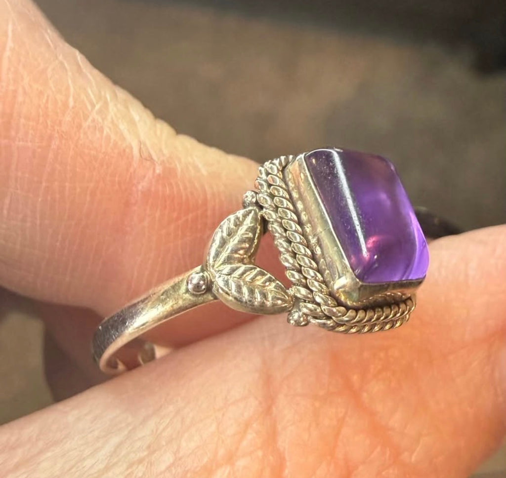 New Genuine Amethyst Stone Ring with Leaf Design