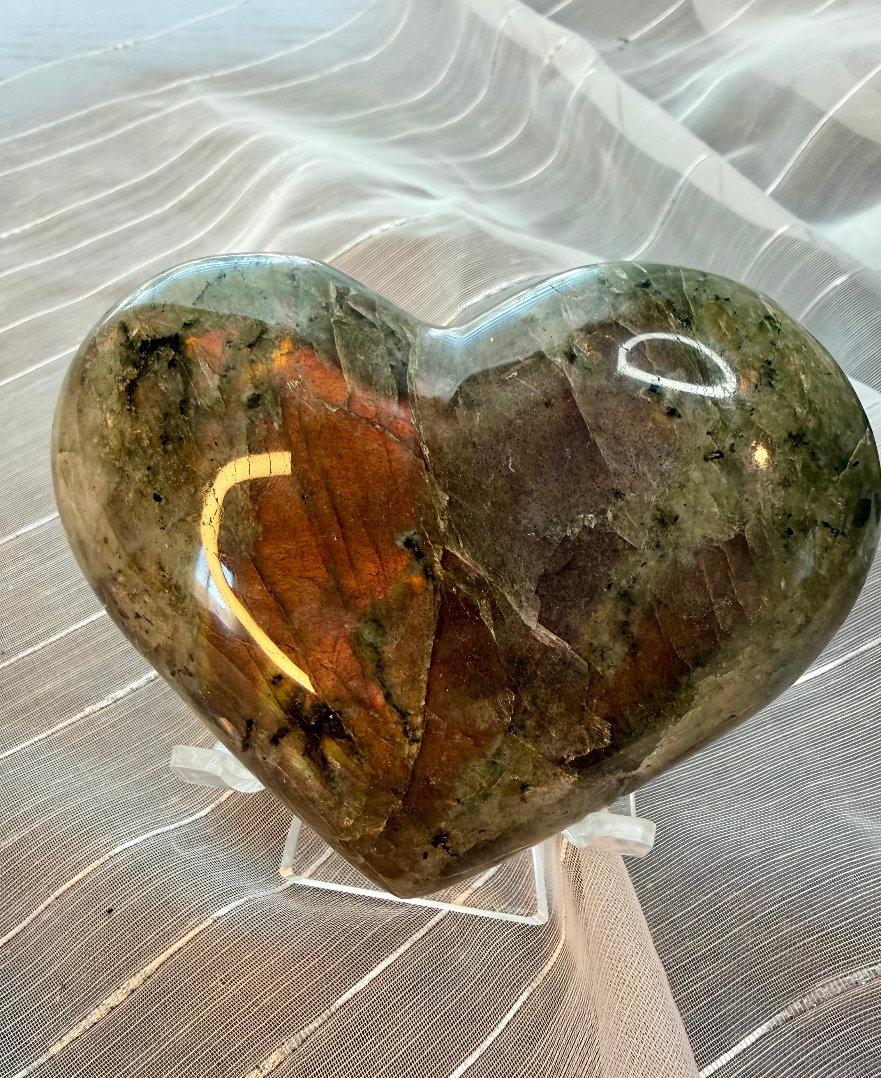 Labradorite Polished
Stone Heart 3.5" - Flashy
Iridescent Mineral
Specimen